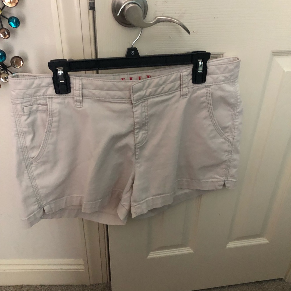Elle Paris women’s size 12 khaki shorts